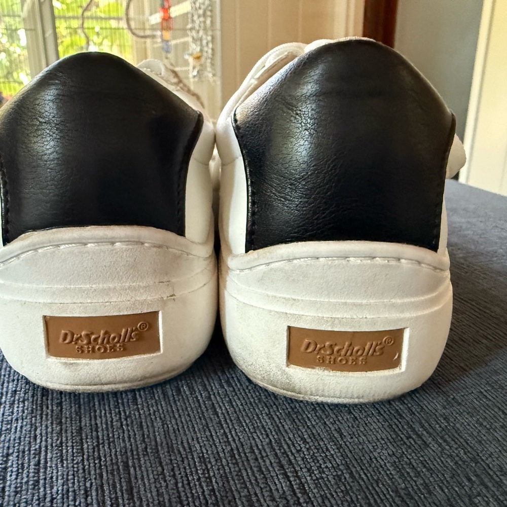 Dr. Scholl's Sneakers in Black and White